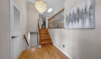 8706 BRAEBURN Dr, Annandale, VA 22003