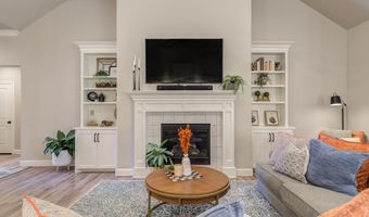 135 Calvin Dr, Wolfforth, TX 79382