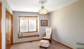 1699 Glade Dr SW, Altoona, IA 50009