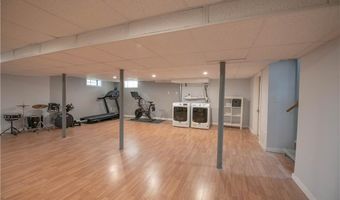 1 Knollwood Dr, Cumberland, RI 02864
