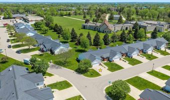 923 W WINDTREE Dr, Appleton, WI 54914