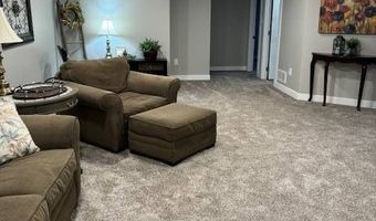 624 J St, Aurora, NE 68818