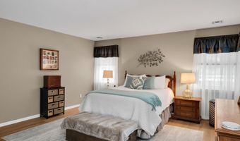 749 Park Ave, Belford, NJ 07718