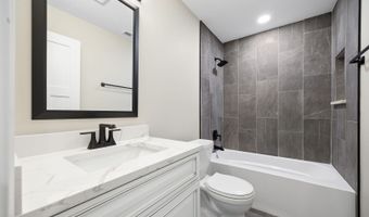 9704 Captains Dr, Algonquin, IL 60102