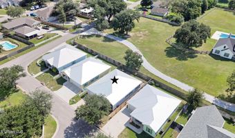 404 Ramaux St, Bay St. Louis, MS 39520
