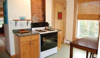 7 Nichols Ln 5, Hopkinton, RI 02832