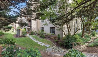 7425 DEMOCRACY Blvd 14, Bethesda, MD 20817