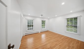 5 Beaver Pond Rd, Albany, NY 12211