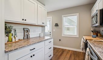 1102 E 2nd St, Anamosa, IA 52205
