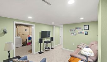 2242 Camelot Ct, Altoona, IA 50009