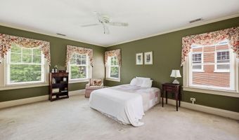 916 Audubon Pkwy, Audubon Park, KY 40213