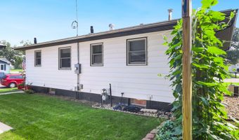 902 S 17th St, Aberdeen, SD 57401