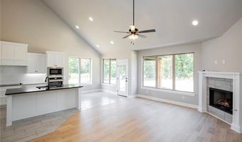 1 Nairn Ln, Bella Vista, AR 72715