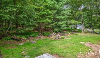 325 Shady Hill Dr, East Greenwich, RI 02818