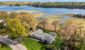 33 Meadowbrook Dr, Barrington, RI 02806