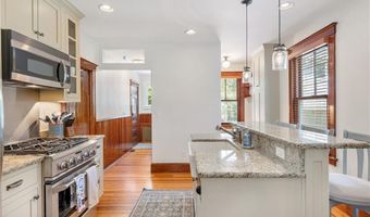 8 Bush St, Newport, RI 02840