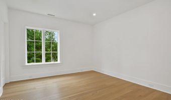 8 Fado Ln, Cos Cob, CT 06807
