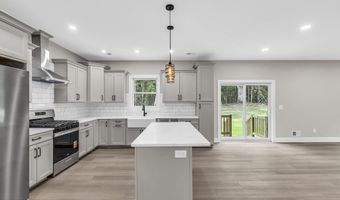 70 Seurat St, Barnegat, NJ 08005