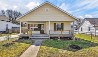134 W College St, Aurora, MO 65605
