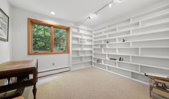 10 Eaton Rd, Amherst, NH 03031