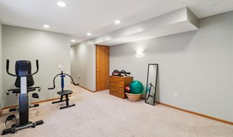 1530 Ashwood Dr, Altoona, IA 50009