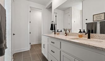 1592 Grayhawk Dr, Basehor, KS 66007