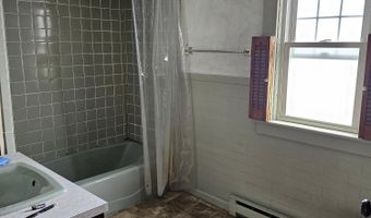 35 McClellan Ave, Amsterdam, NY 12010