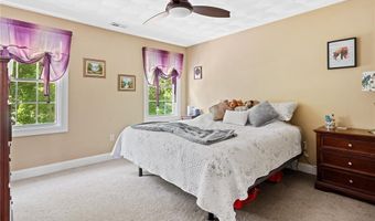 22 Aumond St, Cranston, RI 02905