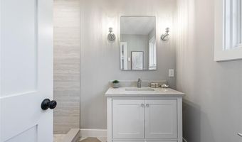 22 Castle St 3, East Greenwich, RI 02818