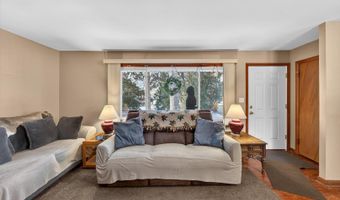 871 S Chatham Ave, Addison, IL 60101