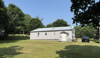 35 Maple St, Baileyville, ME 04694