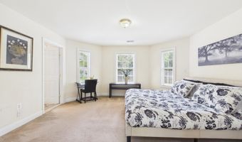 7801 RIDGEWOOD Dr, Annandale, VA 22003