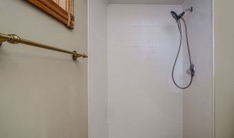 104 Lakewood Dr, Antioch, IL 60002