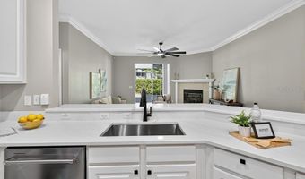908 HILLY BEND Dr, Apopka, FL 32712