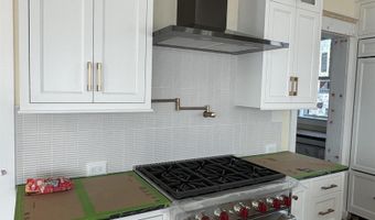 281 7th St, Avalon, NJ 08202