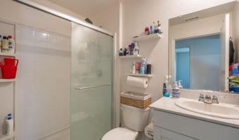 6421 Maple Leaf Ln, Riverbank, CA 95367