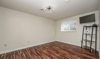 537 Treetop Village Dr, Ballwin, MO 63021