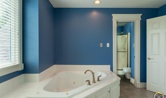 6425 SW South Pointe Dr, Auburn, KS 66402