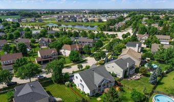 2317 Barrett Dr, Algonquin, IL 60102