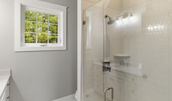 8 Stone Creek Dr, Brentwood, NH 03833