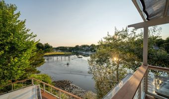 5 Shore Dr, Branford, CT 06405