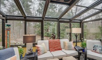 6 Williamsburg Ln, Bedford, NH 03110