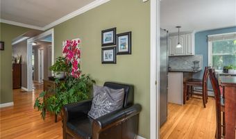 33 Wilbur Rd, Lincoln, RI 02865