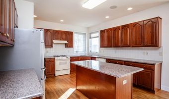 4 Hilander Dr, Albany, NY 12211