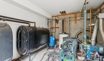 32 S V Ln, Augusta, ME 04330