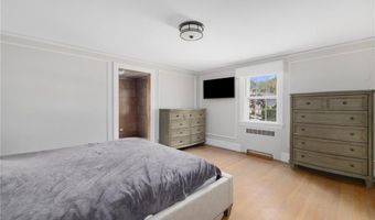 2 Carvin Ct, Warwick, RI 02886
