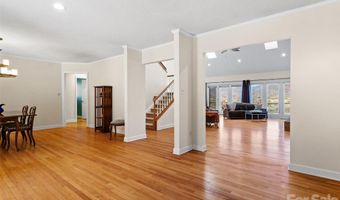 126 Hillcrest Dr, Barnardsville, NC 28709