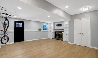 6063 HYDRANGEA Dr, Alexandria, VA 22310