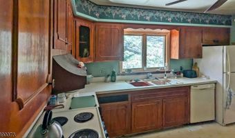 16 Mott Dr, Alloway, NJ 07462