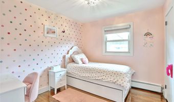 14 Montclair Ave, Airmont, NY 10952